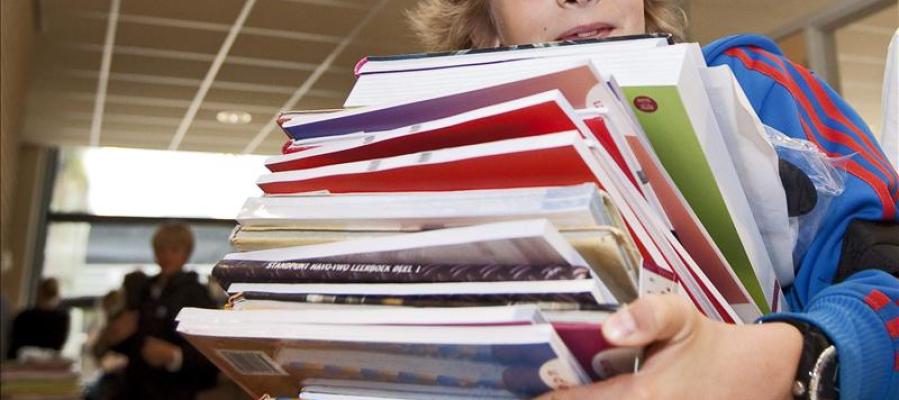 Los niños vuelven a cargarse de libros para la vuelta al cole Los niños vuelven a cargarse de libros para la vuelta al cole