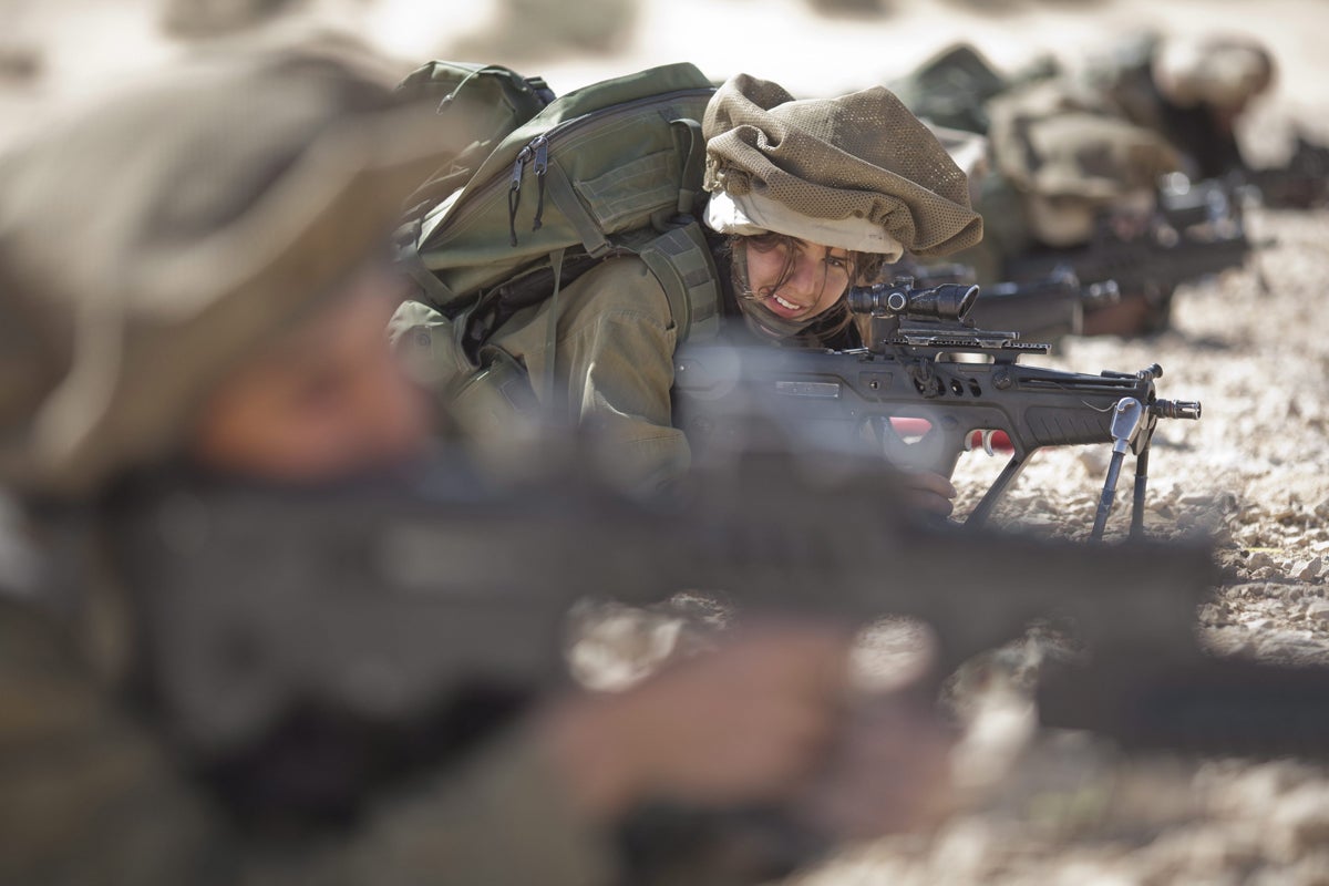 Mariano Casado: "Aunque las Fuerzas Armadas han avanzado mucho, todavía hay serias dificultades" Mariano Casado: "Aunque las Fuerzas Armadas han avanzado mucho, todavía hay serias dificultades"