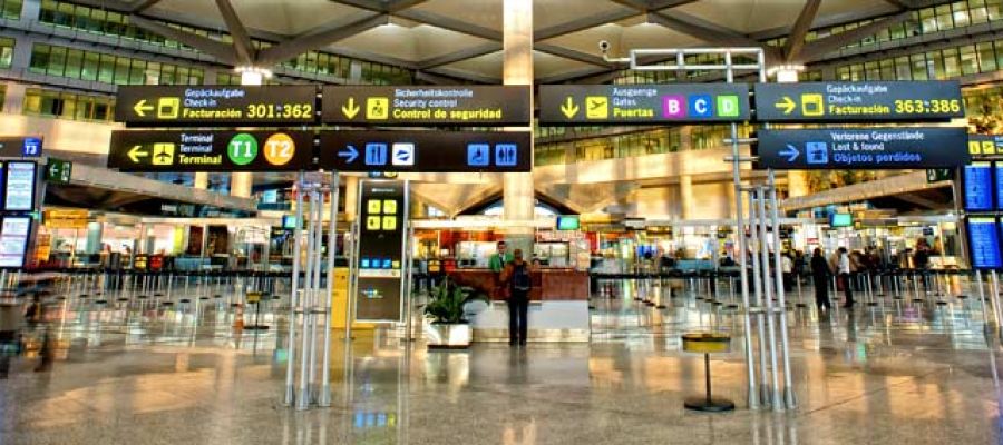 Terminal de un aeropuerto español Terminal de un aeropuerto español