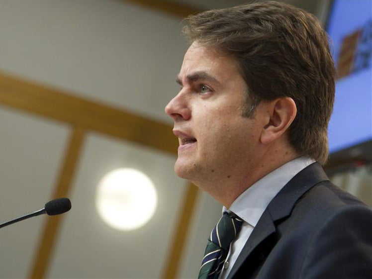 Bermúdez de Castro: "Convocarán un referéndum, la ley lo impedirá y acabará habiendo elecciones" Bermúdez de Castro: "Convocarán un referéndum, la ley lo impedirá y acabará habiendo elecciones"