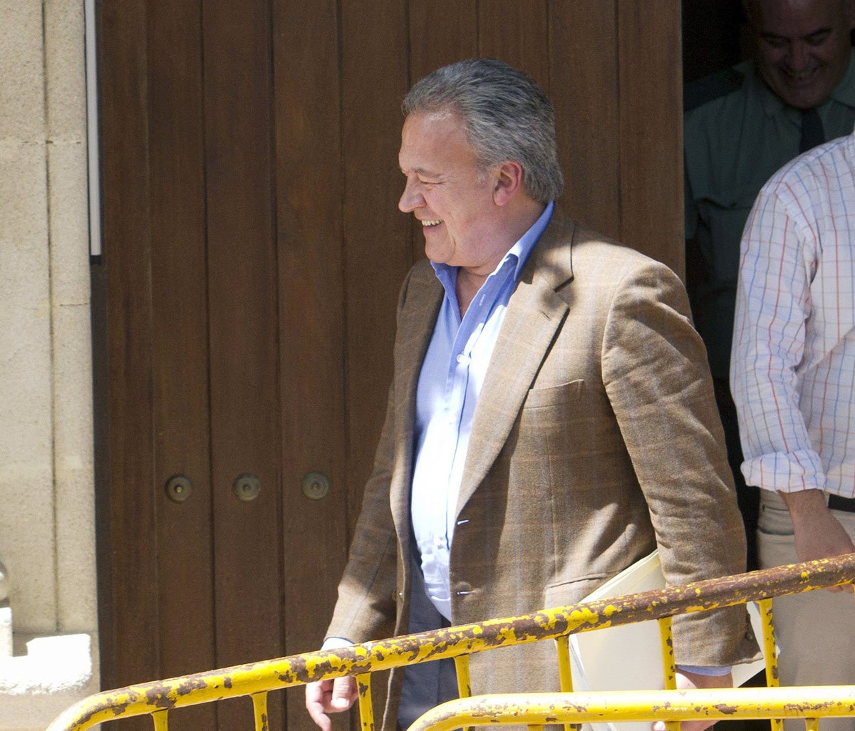 Pedro Pacheco, absuelto de estafa en el caso 'Huertos de Ocio' pero condenado por fraude a la administración pública Pedro Pacheco, absuelto de estafa en el caso 'Huertos de Ocio' pero condenado por fraude a la administración pública