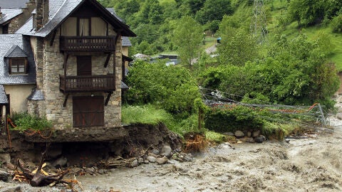 El r&iacute;o Garona a su paso por la localidad de Casarilt, en el Vall d'Aran