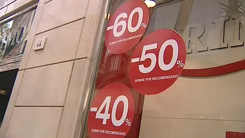 Cartel de rebajas en un comercio Cartel de rebajas en un comercio