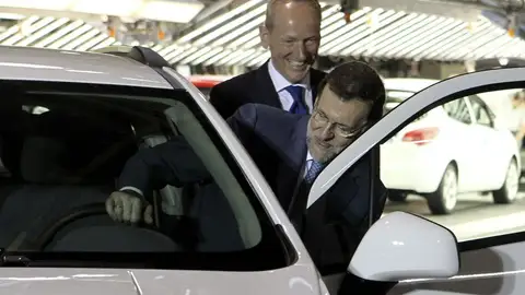 Mariano Rajoy en Figueruelas subiendo a un coche Mariano Rajoy en Figueruelas subiendo a un coche