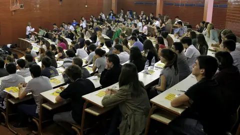 Estudiantes universitarios Estudiantes universitarios