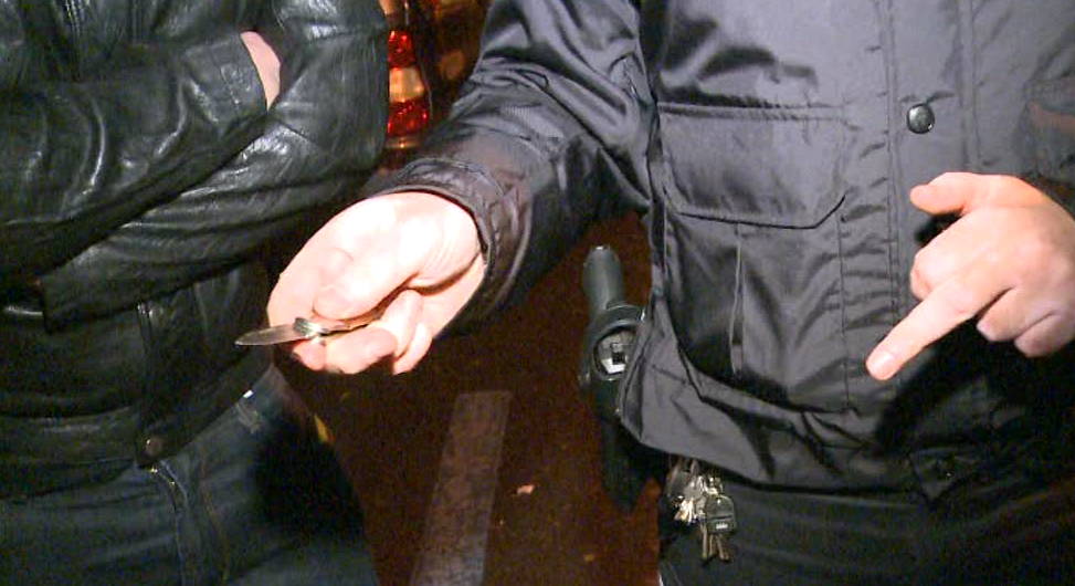 Dos hombres se enfrentan a diez años de prisión por apuñalar a un portero de un pub en Oviedo Dos hombres se enfrentan a diez años de prisión por apuñalar a un portero de un pub en Oviedo