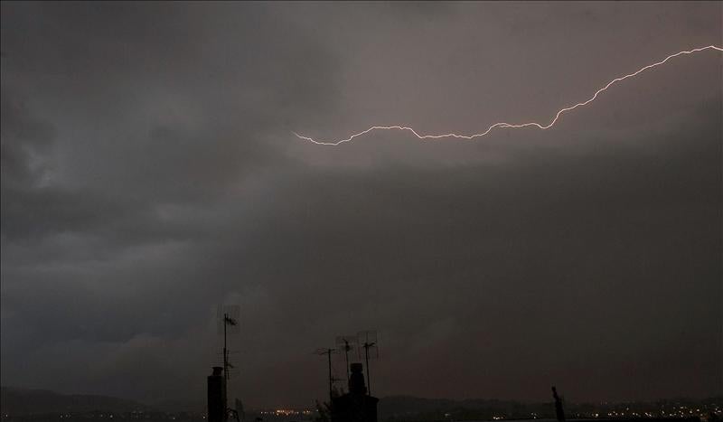 Se esperan fuertes tormentas en el interior del norte y del este de España este sábado Se esperan fuertes tormentas en el interior del norte y del este de España este sábado