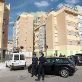 Policía nacional en la barriada de las Tres Mil Viviendas de Sevilla. Policía nacional en la barriada de las Tres Mil Viviendas de Sevilla.
