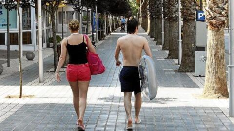 Turista sin camiseta