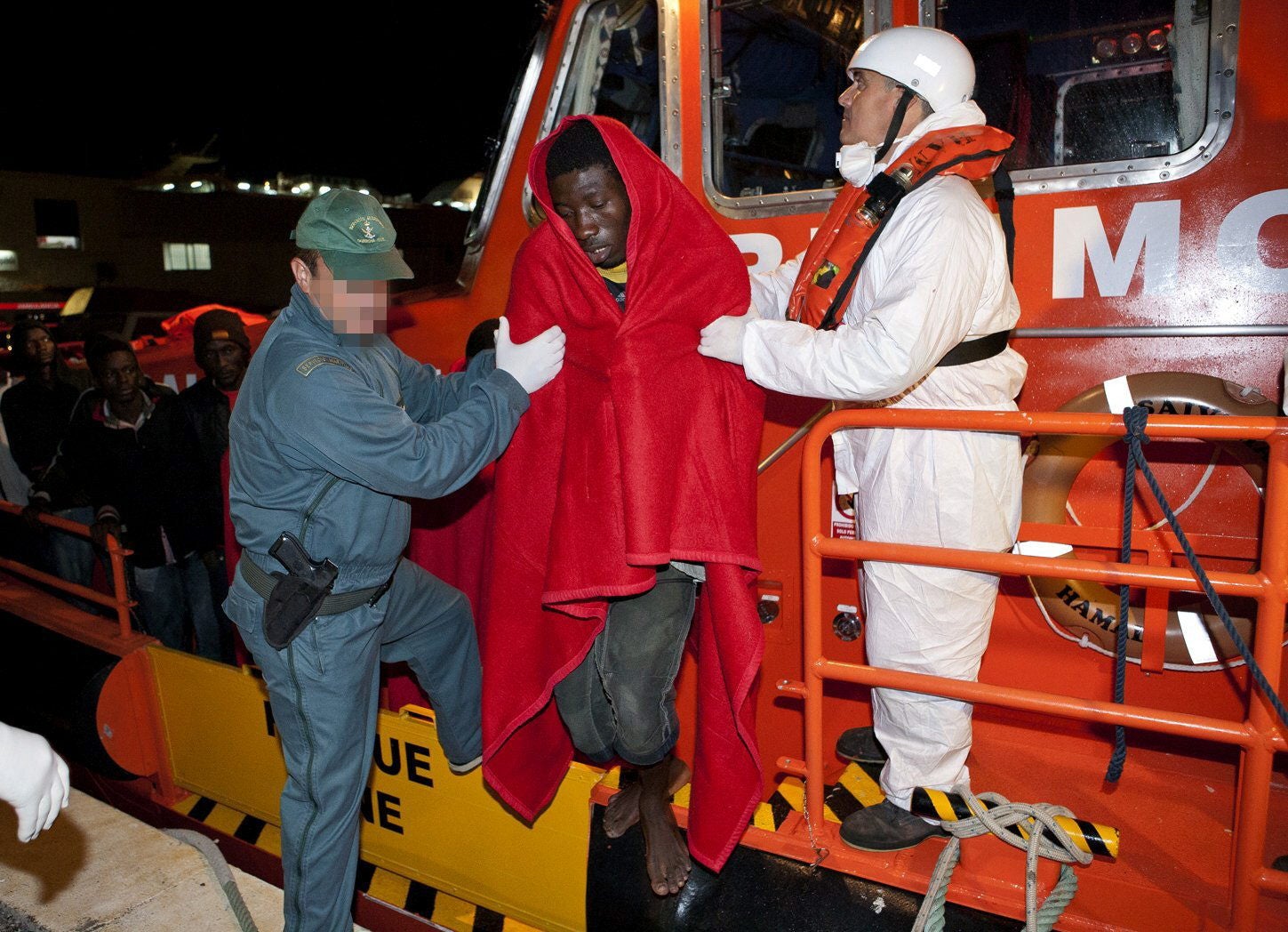Interceptan una patera con once inmigrantes en la costa granadina Interceptan una patera con once inmigrantes en la costa granadina