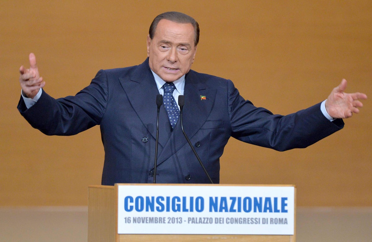 Amón indulta a Berlusconi por su aferramiento al 'no' en el referéndum Amón indulta a Berlusconi por su aferramiento al 'no' en el referéndum