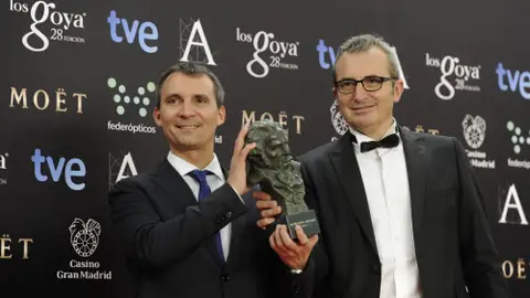 Alejandro Hernández y Mariano Barroso con el Goya al mejor guión adaptado por 'Todas las Mujeres' Alejandro Hernández y Mariano Barroso con el Goya al mejor guión adaptado por 'Todas las Mujeres'