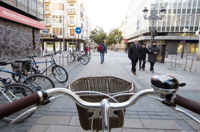 El eje ciclista de la calle Comte Lumiares y Avenida Constitució ya está operativo El eje ciclista de la calle Comte Lumiares y Avenida Constitució ya está operativo