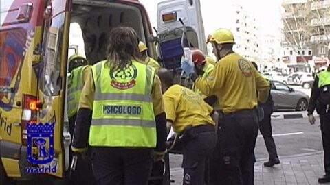 Imagen facilitada por el Ayuntamiento de Madrid de varios miembros del SAMUR