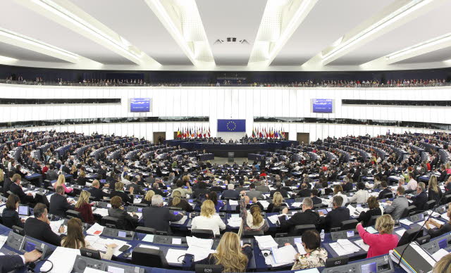 El Parlamento Europeo, la nueva Torre de Babel en la que la gente se entiende El Parlamento Europeo, la nueva Torre de Babel en la que la gente se entiende