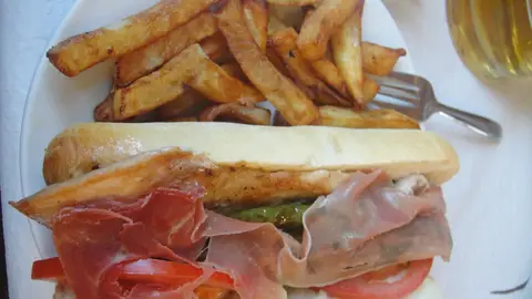 El mítico serranito de Sevilla. El mítico serranito de Sevilla.