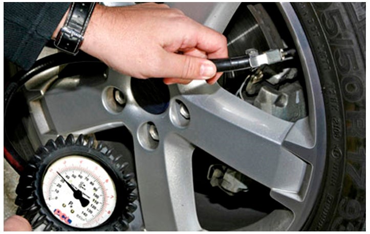 Más de un millón de coches circula con defectos graves en las ruedas Más de un millón de coches circula con defectos graves en las ruedas