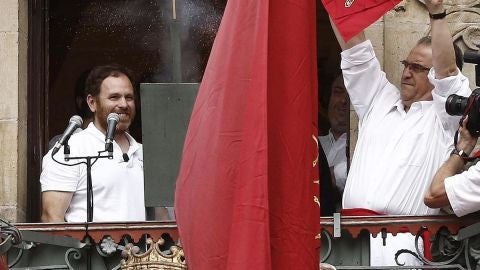 El presidente de Cruz Roja en Navarra y el alcalde de Pamplona Enrique Maya 