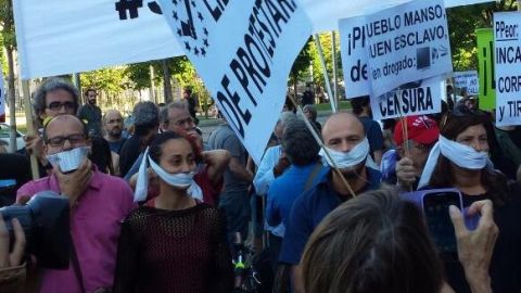 Manifestantes "amordazados" por la nueva ley de Seguridad