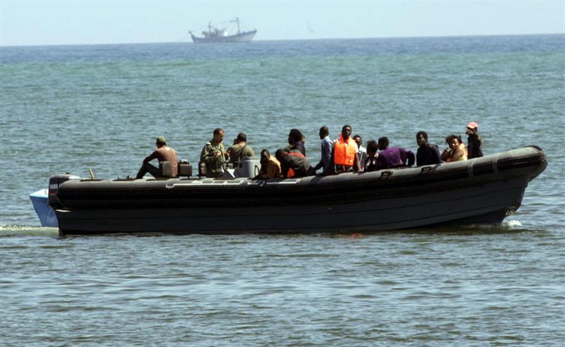 Varios detenidos tras alcanzar la costa de Llucmajor en una patera Varios detenidos tras alcanzar la costa de Llucmajor en una patera