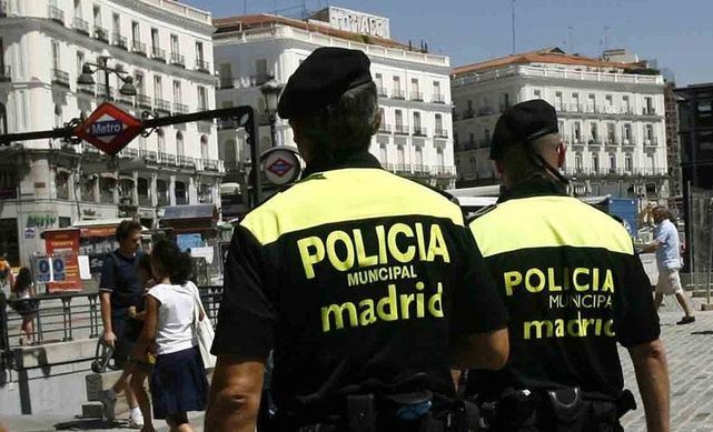 Un camarero se salva de un tiroteo en Madrid en una sidrería gracias a una pata de jamón Un camarero se salva de un tiroteo en Madrid en una sidrería gracias a una pata de jamón