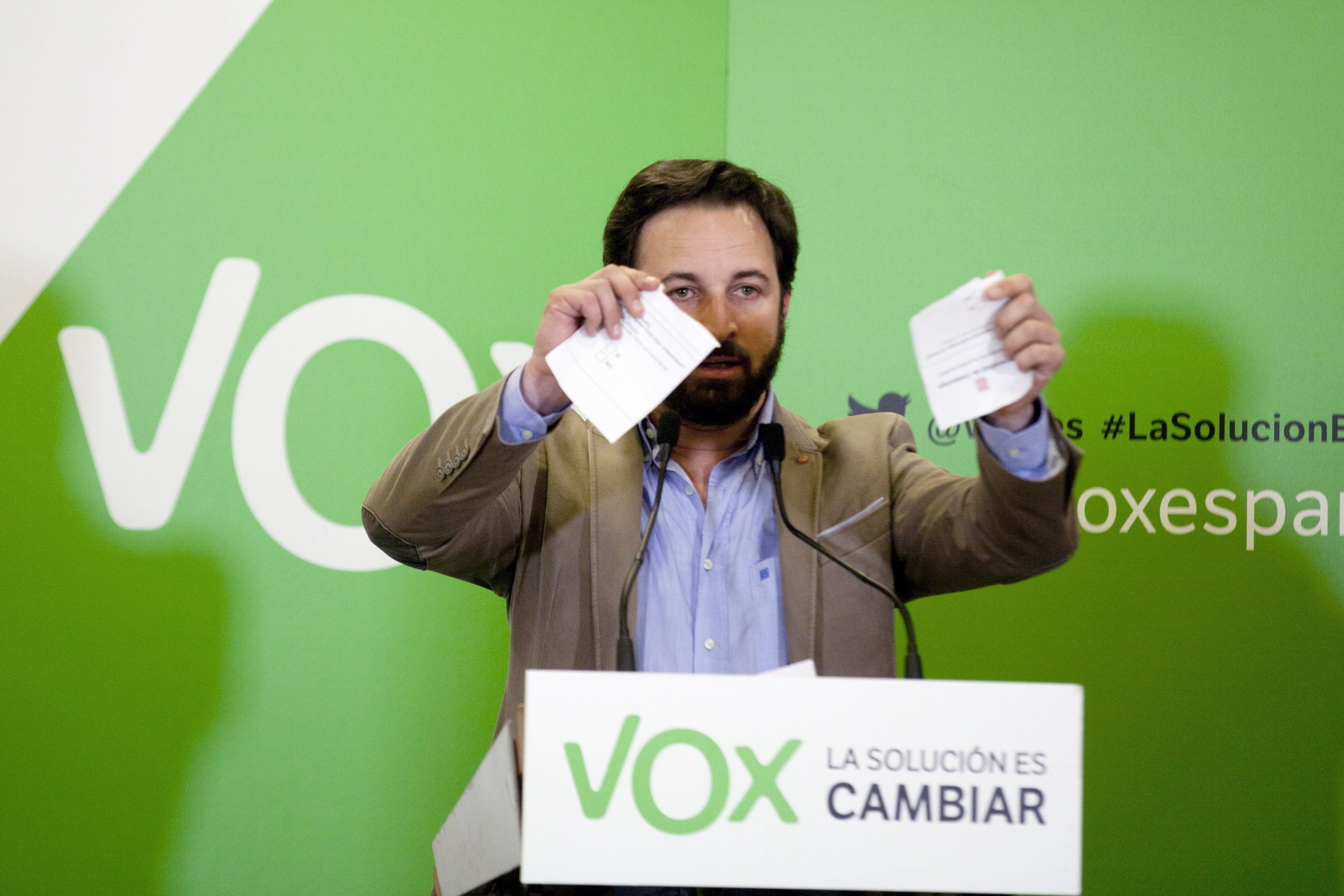 Denuncian la agresión a una fotoperiodista en un acto de Vox en Avilés Denuncian la agresión a una fotoperiodista en un acto de Vox en Avilés