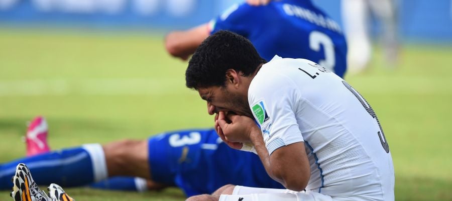 Luis Suárez y Chiellini, tras el mordisco en el Mundial Luis Suárez y Chiellini, tras el mordisco en el Mundial