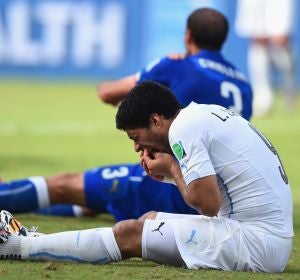 Luis Suárez y Chiellini, tras el mordisco en el Mundial Luis Suárez y Chiellini, tras el mordisco en el Mundial