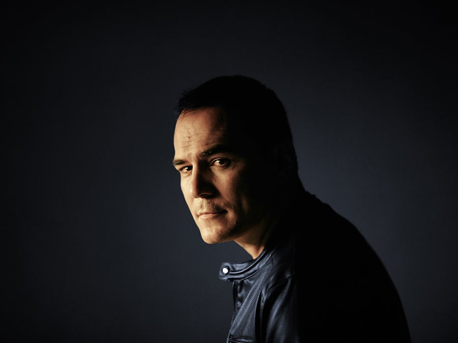 Ismael Serrano: "Quería rendir homenaje a los músicos que me hicieron coger la guitarra y dedicarme a esto" Ismael Serrano: "Quería rendir homenaje a los músicos que me hicieron coger la guitarra y dedicarme a esto"