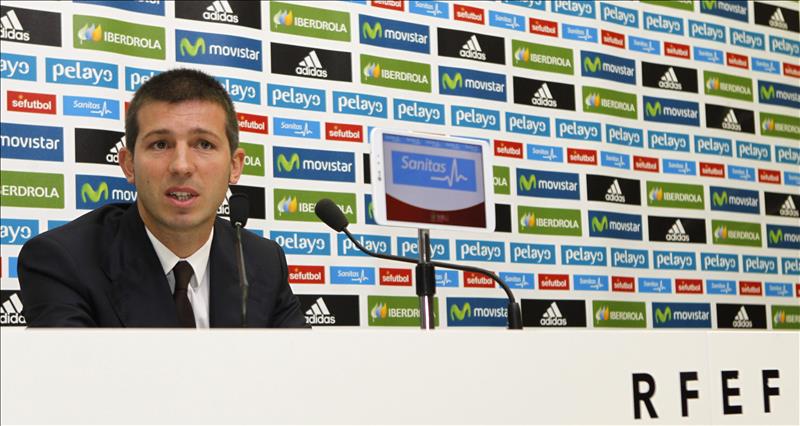 Albert Celades: "Nuestras cuentas se basan en ganar el lunes, no miramos lo que hagan Croacia y Suecia" Albert Celades: "Nuestras cuentas se basan en ganar el lunes, no miramos lo que hagan Croacia y Suecia"