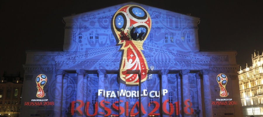 Logotipo del Mundial de Rusia 2018 proyectado sobre el teatro Bolshói Logotipo del Mundial de Rusia 2018 proyectado sobre el teatro Bolshói
