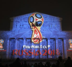 Logotipo del Mundial de Rusia 2018 proyectado sobre el teatro Bolshói Logotipo del Mundial de Rusia 2018 proyectado sobre el teatro Bolshói