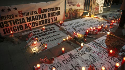 Vigilia a las puertas del Madrid Arena