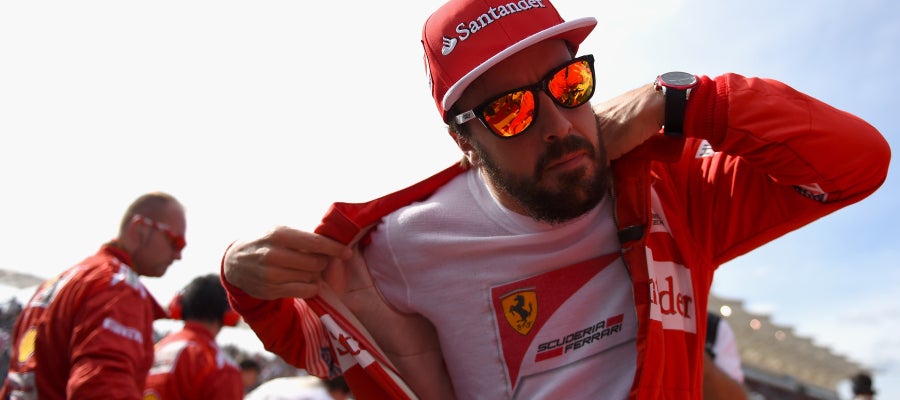Fernando Alonso se quita el mono de Ferrari Fernando Alonso se quita el mono de Ferrari