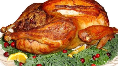 El suculento pavo de Acci&oacute;n de Gracias. Trinchando, que es gerundio.