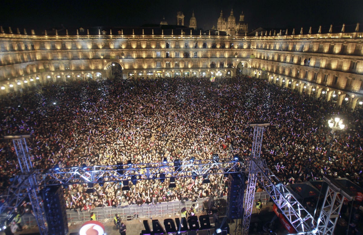 La Nochevieja Universitaria de Salamanca grabará el 'manequin challenge' "más grande del mundo" La Nochevieja Universitaria de Salamanca grabará el 'manequin challenge' "más grande del mundo"