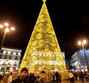 Alumbrado de Navidad en la madrileña Puerta del Sol. Alumbrado de Navidad en la madrileña Puerta del Sol.
