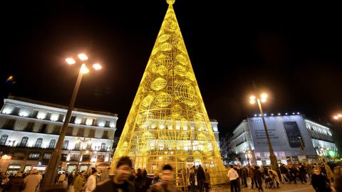 Alumbrado de Navidad en la madrile&ntilde;a Puerta del Sol.