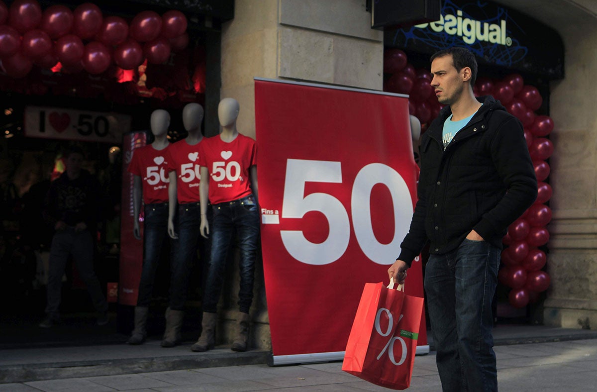 El Gobierno rectifica y permitirá las rebajas en toda España El Gobierno rectifica y permitirá las rebajas en toda España