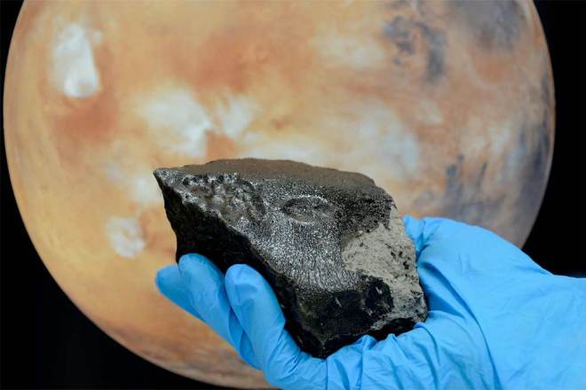 Salen a subasta un fragmento de la Luna y otros meteoritos Salen a subasta un fragmento de la Luna y otros meteoritos