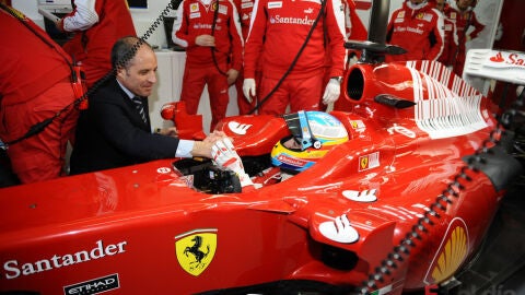Francisco Camps saluda a Fernando Alonso