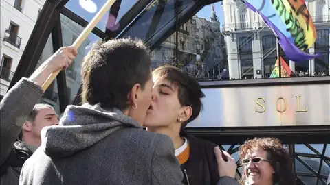 Gays y lesbianas en Sol contra la discriminación Gays y lesbianas en Sol contra la discriminación