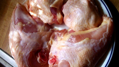 La carne de pollo, &iquest;cruda? &iexcl;Nunca!