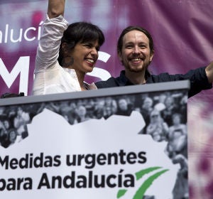 Pablo Iglesias y Teresa Rodríguez en un acto de campaña en Málaga Pablo Iglesias y Teresa Rodríguez en un acto de campaña en Málaga