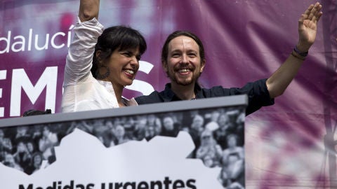 Pablo Iglesias y Teresa Rodr&iacute;guez en un acto de campa&ntilde;a en M&aacute;laga