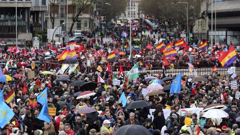 Miles de participantes en las Marchas por la Dignidad inundan la Plaza de Col&oacute;n
