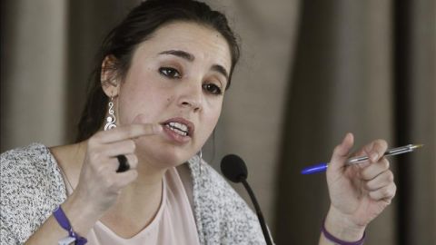 La secretaria de Coordinaci&oacute;n de &Aacute;reas de Podemos, Irene Montero, durante la rueda de prensa que ha ofrecido hoy en Madrid. 