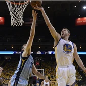 David Lee (d) de Golden State Warriors en acción ante Marc Gasol (c) de Memphis Grizzlies David Lee (d) de Golden State Warriors en acción ante Marc Gasol (c) de Memphis Grizzlies