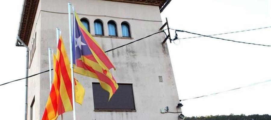 Una estelada en el Ayuntamiento de Gallifa, Barcelona Una estelada en el Ayuntamiento de Gallifa, Barcelona