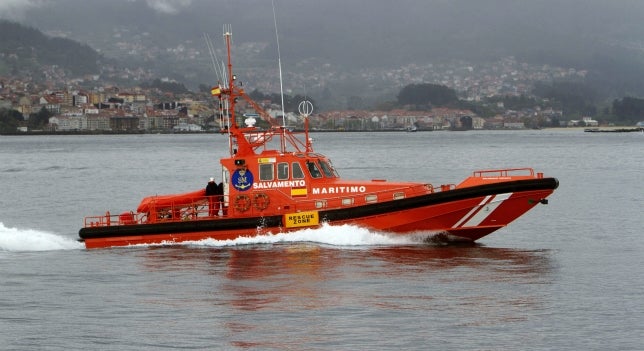 Concluyen labores de rescate en la zona de naufragio de una barcaza en Italia Concluyen labores de rescate en la zona de naufragio de una barcaza en Italia